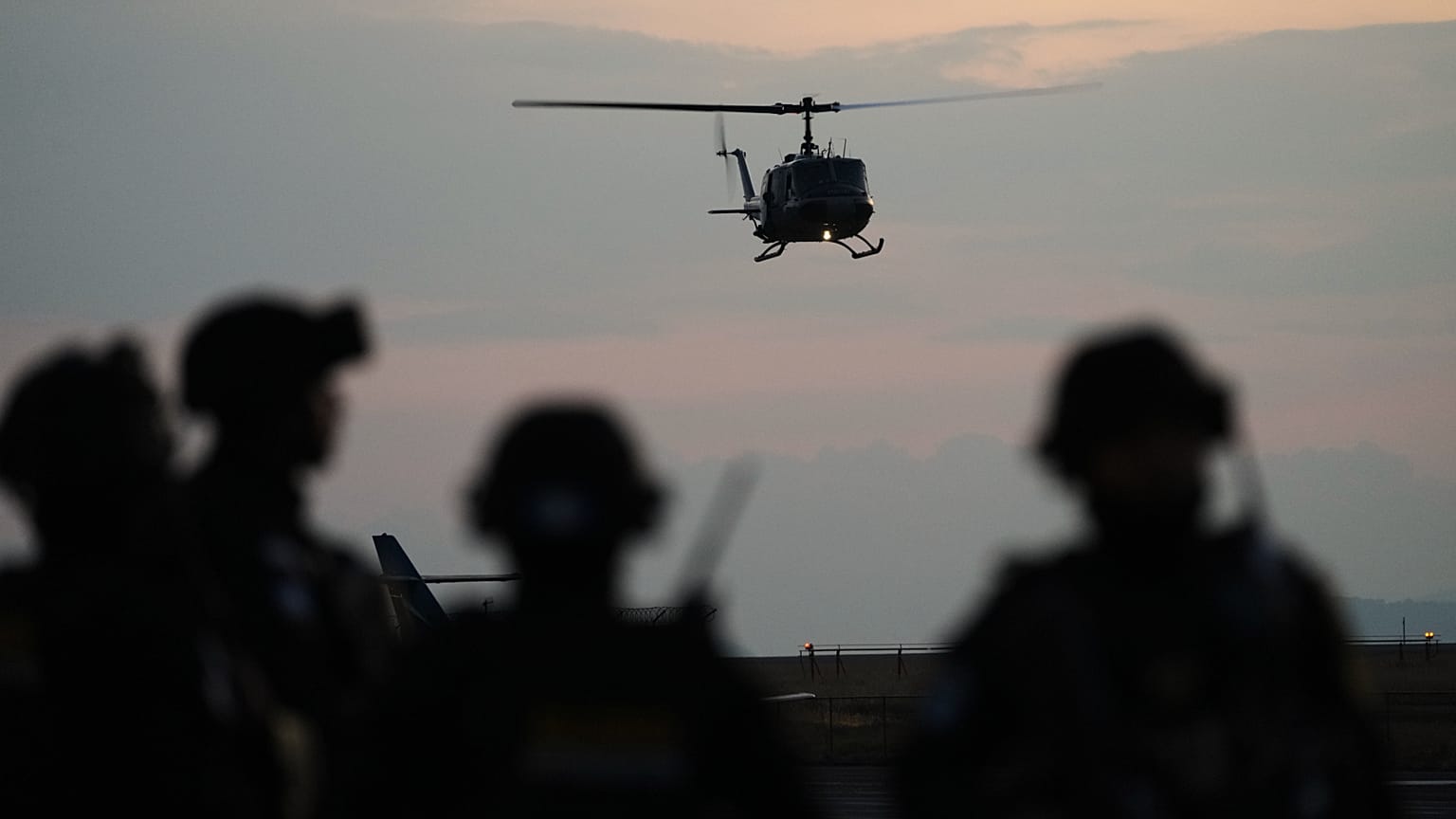 ARCHIVO: Un helicóptero aterriza en una base de la Fuerza Aérea, en la Ciudad de Guatemala, el lunes 26 de enero de 2026. (Foto AP/Moisés Castillo)