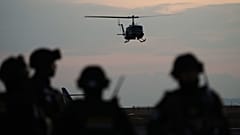 DATEI: Ein Hubschrauber landet auf einem Luftwaffenstützpunkt in Guatemala-Stadt, Montag, 26. Januar 2026. (AP Photo/Moisés Castillo)