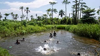 DRC: Maurice Pellosh's clients rediscover their portraits in documentary