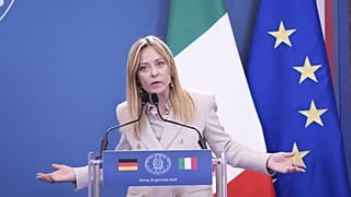 حضرت رئيسة الوزراء الإيطالية جورجيا ميلوني مؤتمرًا صحفيًا في ختام قمة حكومية مشتركة عُقدت في فيلا دوريا بامفيلي بالعاصمة روما