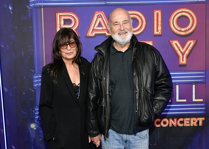 ARŞİV - Rob Reiner (sağda) ve eşi Michele Singer Reiner, New York'ta Radio City Music Hall'da düzenlenen SNL50: Eve Dönüş Konseri'nde, 14 Şubat 2025.