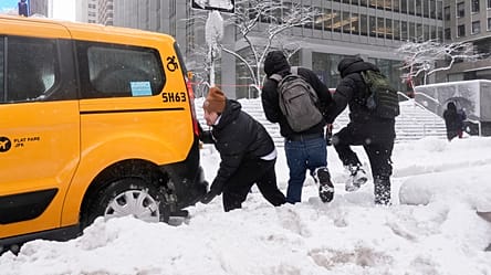 New York buried in nearly 60 centimetres of snow as Manhattan falls silent