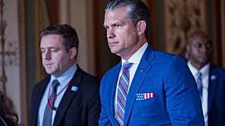 صورة أرشيفية تظهر وزير الدفاع الأميركي بيت هيغسيث وهو يصل لحضور إحاطة سرّية مع أعضاء مجلس الشيوخ حول الوضع في فنزويلا في مبنى الكابيتول في واشنطن، يوم الأربعاء 7 يناير 2026.