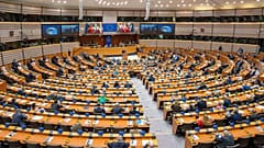 Gesamtansicht des Plenarsaals während einer außerordentlichen Plenarsitzung im Europäischen Parlament in Brüssel, Dienstag, 24. Februar 2026.