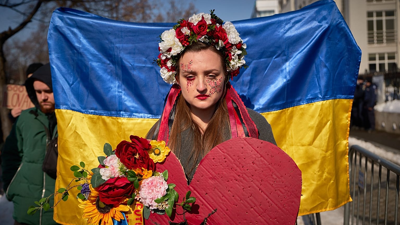 تظاهرة لأفراد من الجالية الأوكرانية في بوخارست، رومانيا، بتاريخ 22 فبراير 2026، إحياءً للذكرى الرابعة لبدء الغزو الروسي.