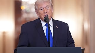 الرئيس الأمريكي دونالد ترامب يتحدث خلال فعالية لإعلان "يوم عائلات الملائكة" في الغرفة الشرقية بالبيت الأبيض، يوم الاثنين 23 فبراير 2026، في واشنطن.