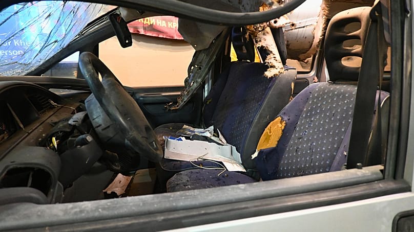 Das von einer russischen Drohne zerstörte Auto von innen im Berlin Story Bunker, 24.02.2026