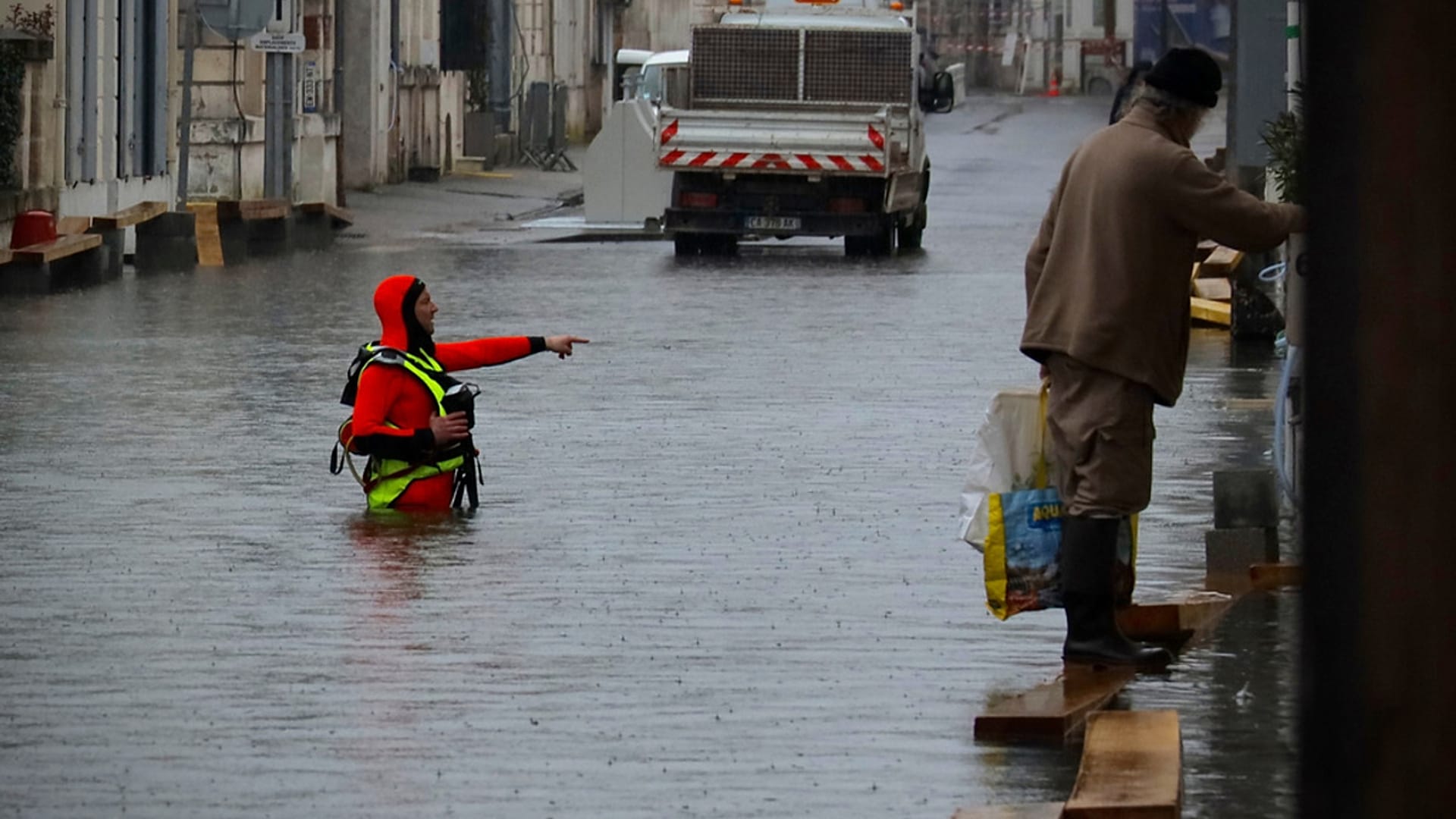 Video. France ends record 40-day streak of consecutive rain | Euronews