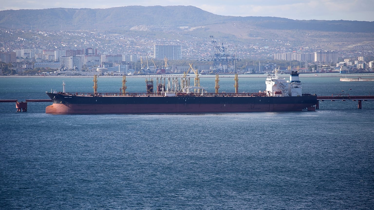 Olajtanker Novorosszijszk kikötőjében