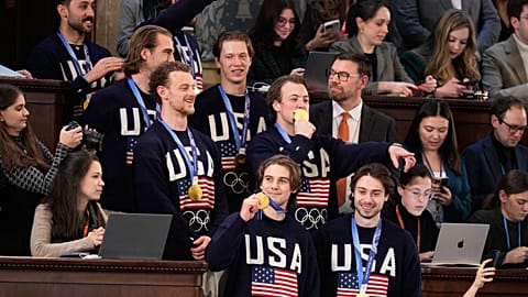 Miembros del equipo olímpico de hockey de Estados Unidos asisten al discurso sobre el Estado de la Unión del presidente Donald Trump