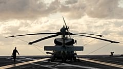 حاملة الطائرات النووية USS Gerald R. Ford في الساعات الأولى من صباح يوم الخميس، 6 أكتوبر 2022، قبالة ساحل ولاية فيرجينيا.