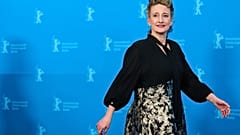 Festival Direktörü Tricia Tuttle, Berlinale Uluslararası Film Festivali sırasında "The Weight" filmi için yapılan fotoğraf çekiminde poz verirken, 17 Şubat 2026