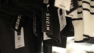 Des vêtements de la marque chinoise Shein sont suspendus dans le grand magasin BHV (Bazar de l'Hôtel de Ville), avant l'ouverture du stand Shein, mardi 4 novembre 2025 à Paris