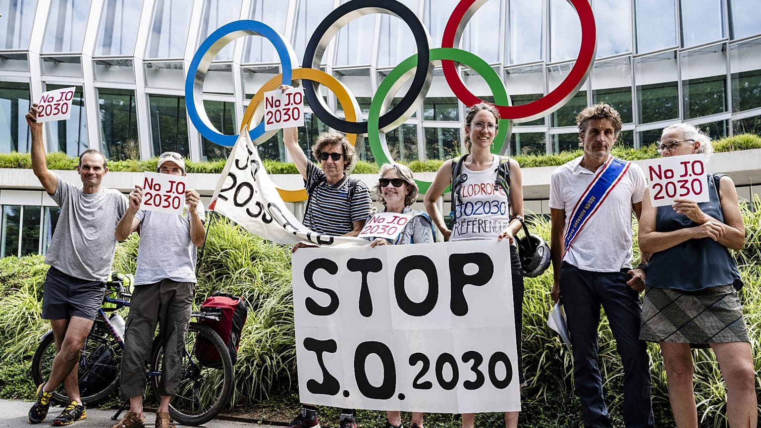 A 2030-as téli olimpia megrendezése elleni demonstrációk egyike - 2024