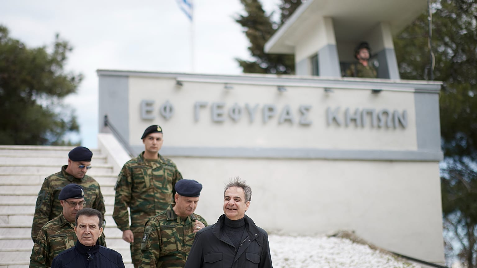 Ο πρωθυπουργός Κυριάκος Μητσοτάκης επισκέπτεται τον Συνοριακό Σταθμό των Κήπων, κατά τη διάρκεια επίσκεψής του στην Περιφερειακή Ενότητα Έβρου