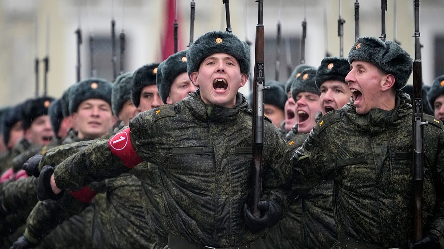 قوات روسية خلال عرض عسكري