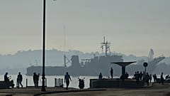 Корабль ВМС Мексики "Папалоапан" с грузом помощи прибывает в Гаванскую бухту, Куба, четверг, 12 февраля 2026 г.