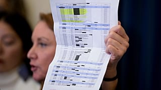 صورة تعبيرية.. تحدثت النائبة ميلاني ستانسبري، الديمقراطية عن ولاية نيو مكسيكو، خلال مؤتمر صحفي مع أعضاء من تجمع النساء الديمقراطيات، وأعضاء مجلس الشيوخ الديمقراطيين، وأعضاء لج