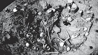 Açılan toplu mezar.