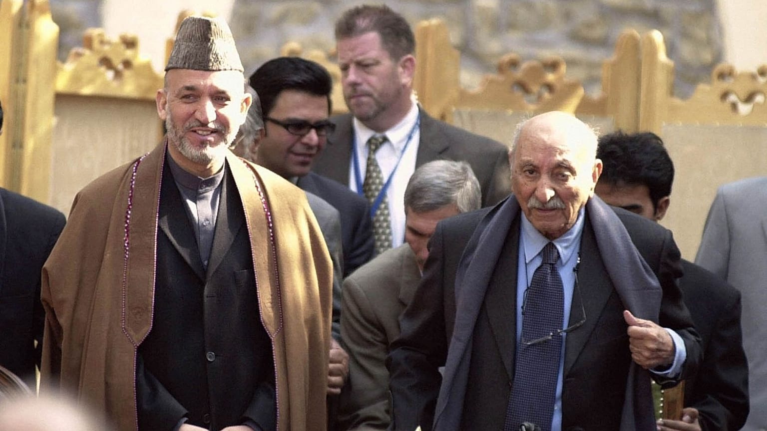 محمد ظاهرشاه در کنار احمد کرزای