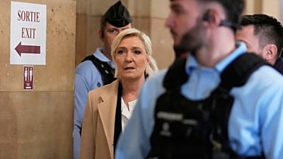ARCHIVO: La líder de extrema derecha Marine Le Pen llega a su juicio de apelación, en París, el 11 de febrero de 2026.