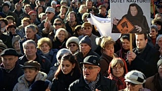 Tüntetés a Klubrádió mellett