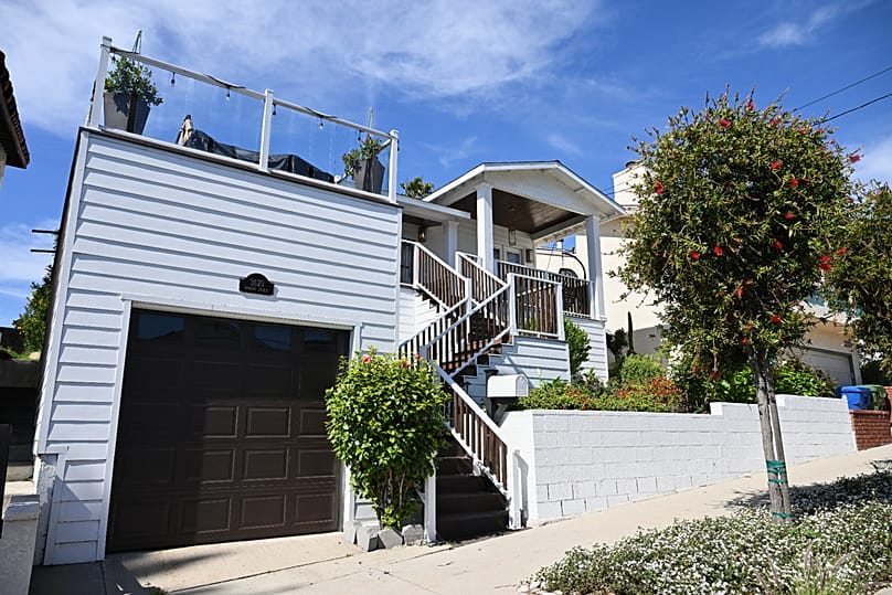Exterior da casa do superintendente Alberto Carvalho na quarta-feira, 25 de fevereiro de 2026, em San Pedro, Califórnia