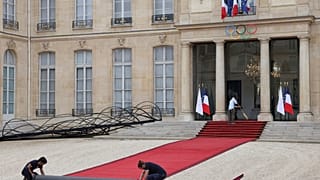 IMAGE D'ILLUSTRATION - Toute la vaisselle de l'Élysée est propriété de la prestigieuse manufacture nationale de Sèvres, dont les assiettes peuvent dépasser le millier d'euros 