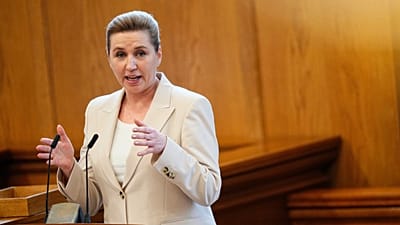 A primeira-ministra dinamarquesa Mette Frederiksen anuncia as próximas eleições parlamentares, na sala do Parlamento em Christiansborg, em Copenhaga, quinta-feira, 26 de fevereiro de 2026
