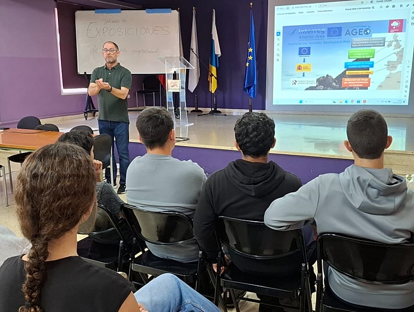 Παρουσίαση του AGEO, της Πλατφόρμας για τη Διαχείριση Γεωλογικού Κινδύνου στον Ατλαντικό, στην 4η τάξη ESO του Ινστιτούτου Faro de Maspalomas.
