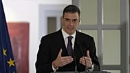 ARCHIVO - El presidente del Gobierno español, Pedro Sánchez, habla durante una conferencia de prensa en la Embajada de España en Pekín, el 11 de abril de 2025.