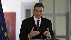 ΑΡΧΕΙΟ - Ο Ισπανός πρωθυπουργός Pedro Sanchez μιλάει κατά τη διάρκεια συνέντευξης Τύπου στην ισπανική πρεσβεία στο Πεκίνο, 11 Απριλίου 2025.
