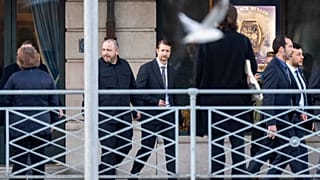 رستم عمروف، سكرتير مجلس الأمن القومي والدفاع الأوكراني، يغادر فندق بيرجيس في جنيف بعد لقاء جمعه بوتكوف، الخميس 26 فبراير 2026