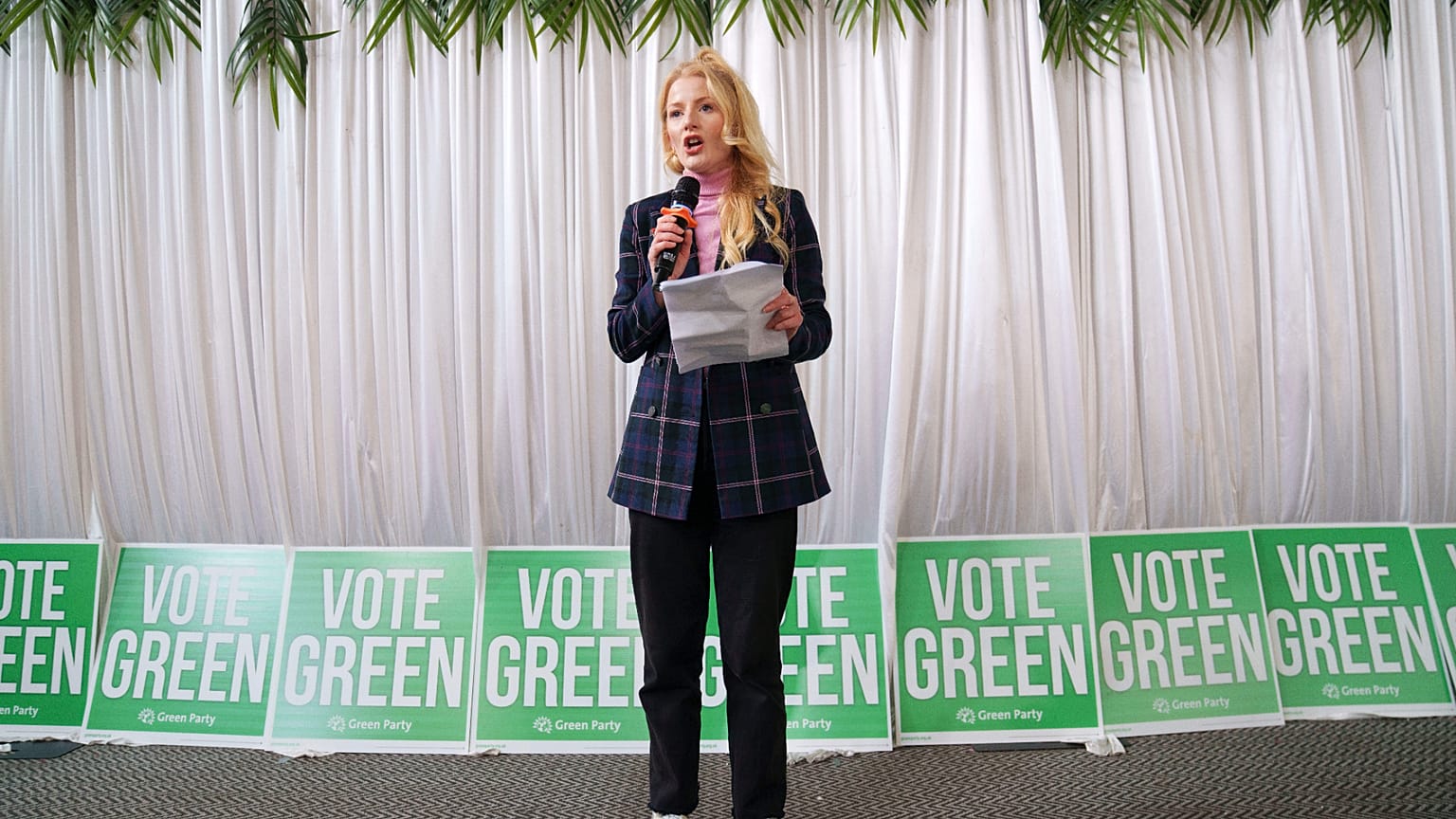 Gorton ve Denton ara seçimlerinde Yeşiller Partisi adayı Hannah Spencer, İngiltere'nin Manchester kentinde konuşma yaptı.