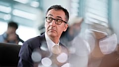 Cem Özdemir - Grüner Ex-Agrarminister holt im Wahlkampf auf - ARCHIVBILD