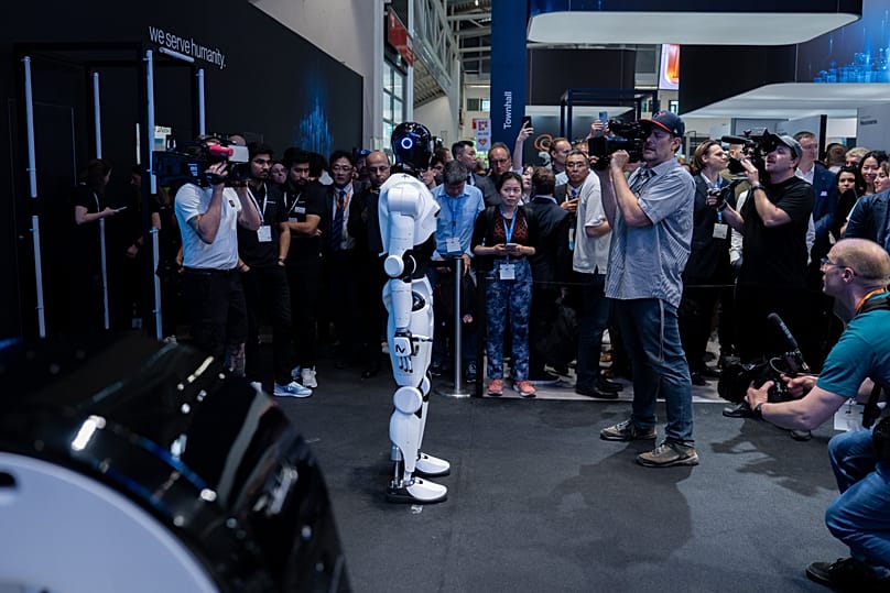 Die humanoiden Roboter verfügen über kognitive Intelligenz. 