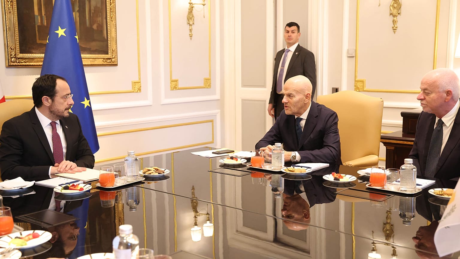 Η συνάντηση στο ξενοδοχείο St. Regis Rome