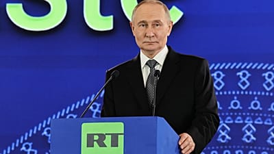 Le président russe Vladimir Poutine à la cérémonie marquant le lancement de la chaîne de télévision RT India,  New Delhi, en Inde, le vendredi 5 décembre 2025.