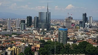 In Mailand ist eine Straßenbahn entgleist: 38 Verletzte und ein Toter.