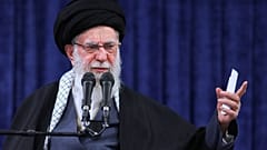 Auf diesem Foto spricht der Oberste Führer Ayatollah Ali Chamenei bei einem Treffen in Teheran, Iran, am 17. Februar 2026.