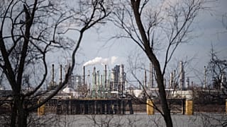 Imagen ilustrativa de una central petrolífera