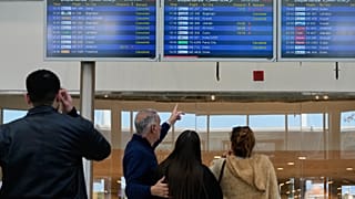 مسافرون يواجهون إلغاء رحلات في مطار بيروت الدولي بسبب الصراع الأمريكي-الإسرائيلي-الإيراني، 28 فبراير 2026.