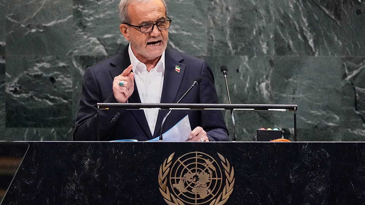 الرئيس الإيراني مسعود بزشكيان يخاطب الدورة الـ80 للجمعية العامة للأمم المتحدة، يوم الأربعاء 24 سبتمبر 2025