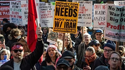 Manifestation contre les frappes aériennes israélo-américaines contre l'Iran à New York, 28 février 2026