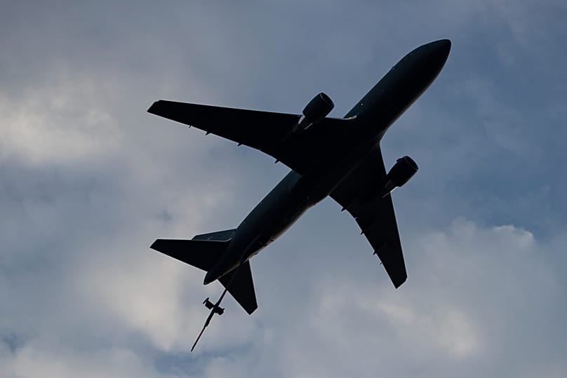 Aviões abastecedores KC-46 Pegasus como este estão a ser usados no ataque ao Irão a partir da base das Lajes