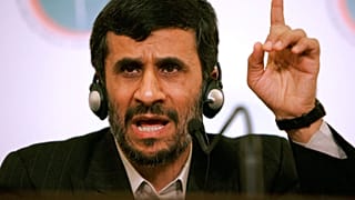 صورة أرشيفية للرئيس الإيراني الاسبق محمود أحمدي نجاد، يوم الخميس 13 مارس/آذار 2008.