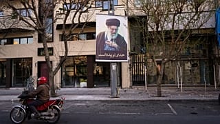 پوستر علی خامنه‌ای در خیابان‌های تهران