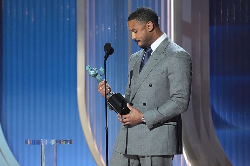 Michael B. Jordan reçoit le prix de la meilleure performance d'un acteur dans un premier rôle pour Sinners 