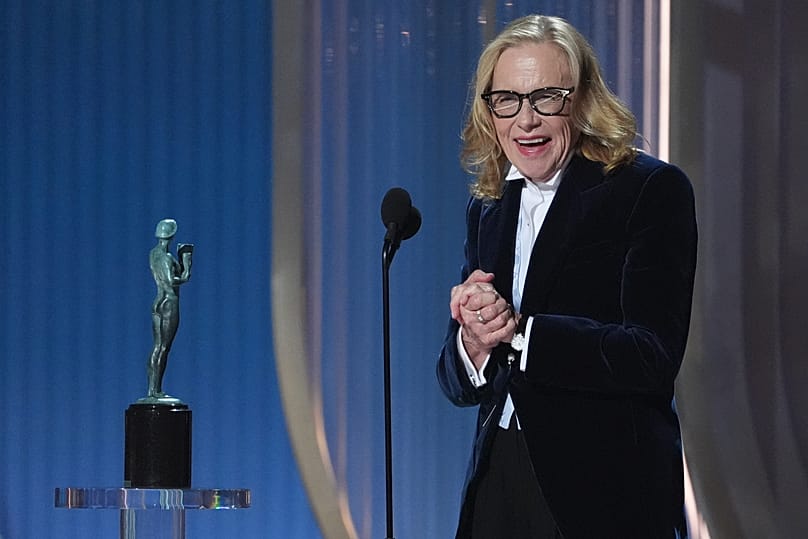 Amy Madigan reçoit le prix de la meilleure performance d'une actrice dans un second rôle pour Weapons