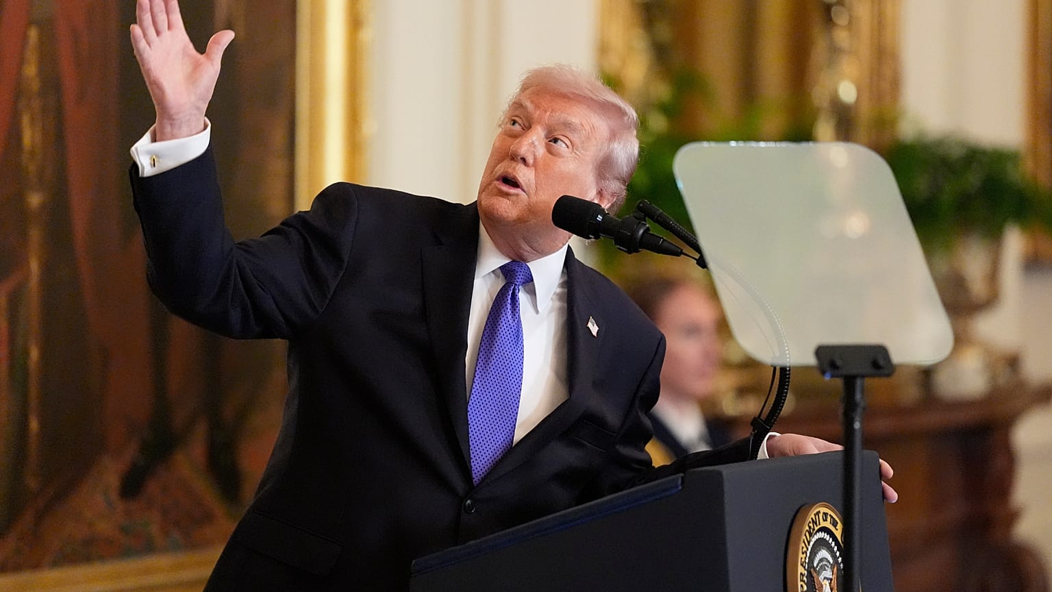 Präsident Donald Trump spricht vor einer Medal of Honor-Zeremonie im East Room des Weißen Hauses, 2. März 2026